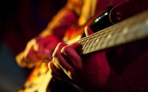 Read more about the article 29 tips to learn guitar faster